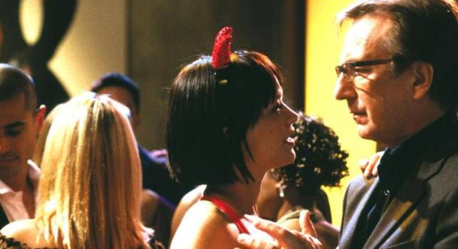 Karácsonyi videóban elevenedik meg az Igazából szerelem ikonikus jelenete – egy robottal