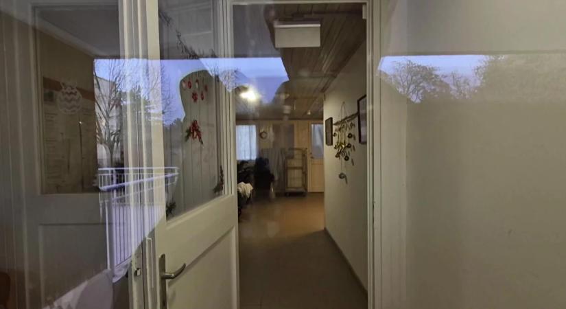 Rendszeres bántalmazás és megalázás: évek óta verik a gondozottakat egy veszprémi szociális intézményben