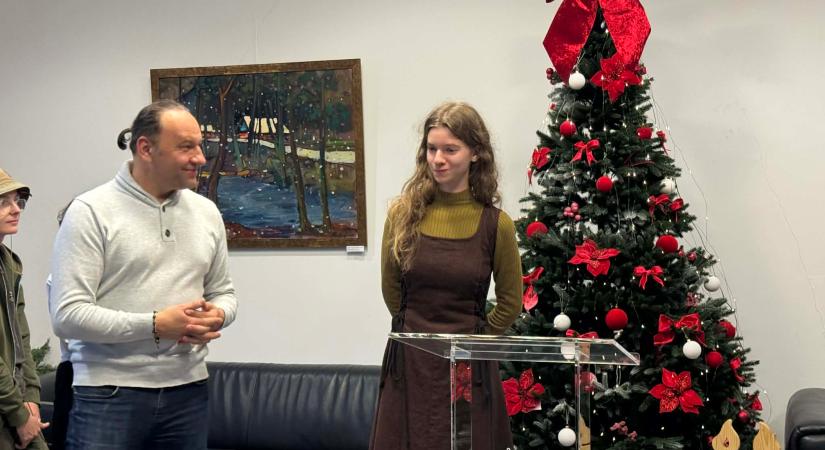 Karácsonyi ritmusok: közös tárlat Kopriva Attilától és tanítványaitól