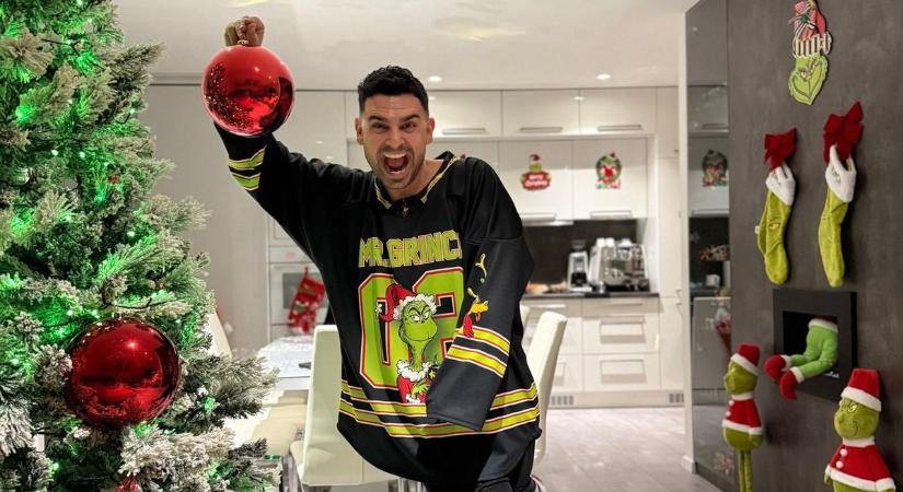 Elkészült a Grincs-karácsonyfa, amit mindenki irigyel