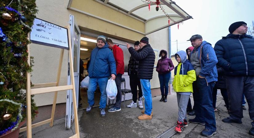 Ahol karácsony előtt mindenki sorban áll: ezért kell Algyőre menni a halászléért – galéria, videó