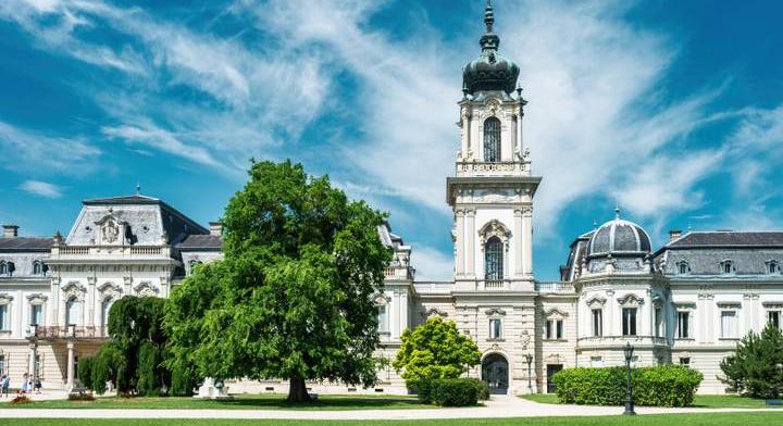 Egy titkolt és tiltott viszony története: a Festetics-kastély lett a magyar gróf búvóhelye