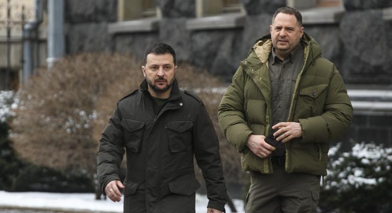 Times: Zelenszkij komédiás klikkjének korrupciója döntheti el, meddig hisz még neki a világ