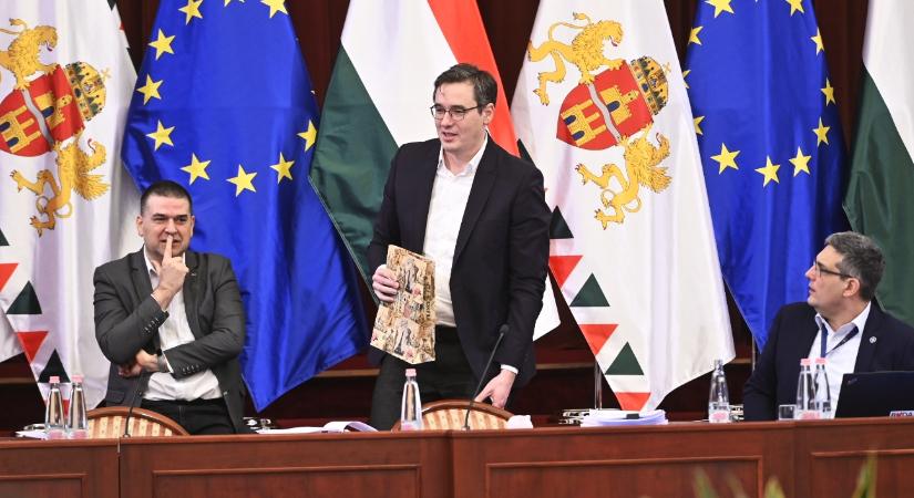 Karácsony Gergely szerint jobb lett volna, ha a kormánytagok inkább mégis porszívóznak