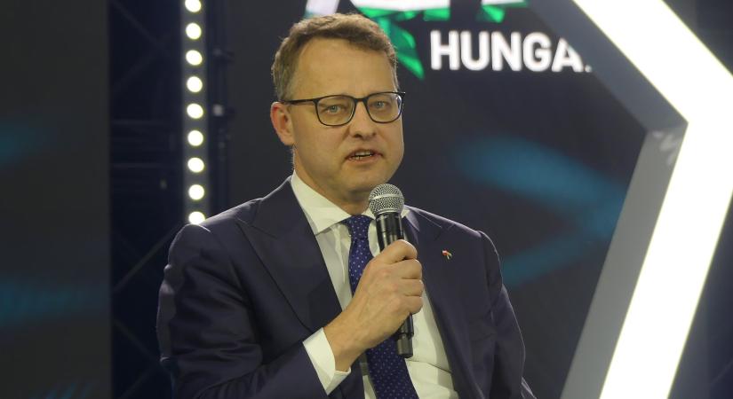 Én nem utaznék haza a miniszterhelyettes helyében