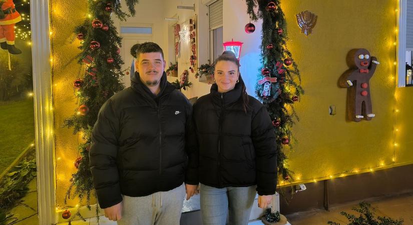 Elállt a szavunk a mezőszilasi ház karácsonyi díszítésétől – videóval