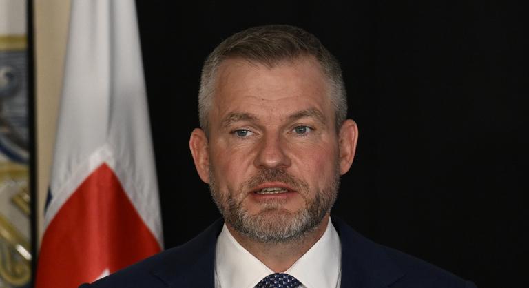 A szlovák elnök is belerúgott egyet a magyarokba: büntetendő lesz a magyarságot kisemmiző törvény bírálata