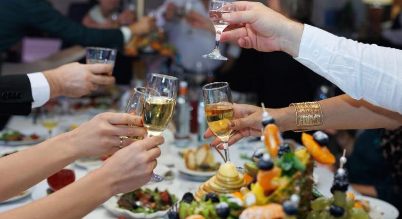 A spórolós menyasszony a násznéppel takaríttatta ki a lagzit