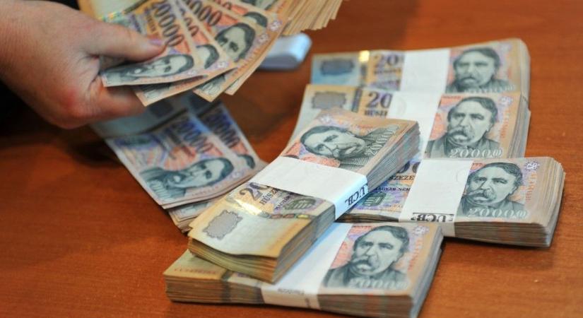 Jelentős változások jönnek januártól: béremelések, adókedvezmények és új támogatások