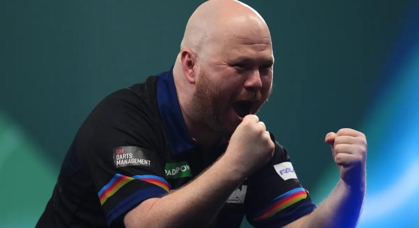 Hood fantasztikus meccsen búcsúztatta a hatodik kiemelt Noppertet a darts-vb-n
