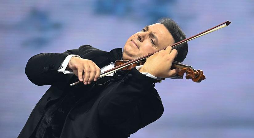 Egyedülálló kezdeményezéssel segít Mága Zoltán a rászoruló gyerekeknek