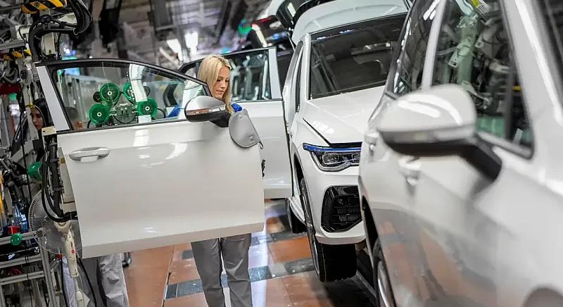 Hidegzuhany a dolgozóknak: bérbefagyasztás jön a Volkswagennél