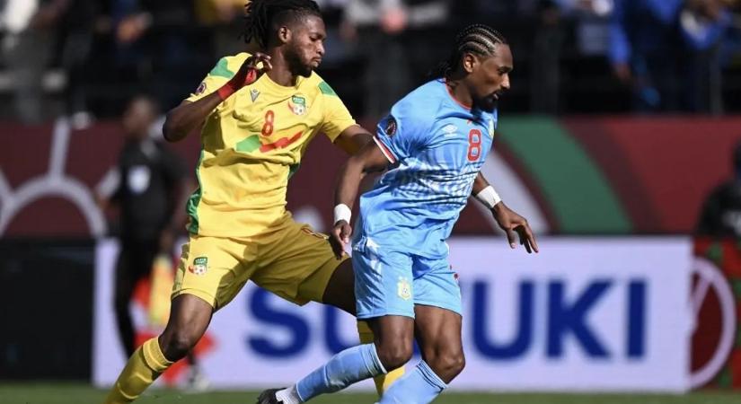 Ilyet még nem látott: feltámadt a hordágyon és visszaszaladt a pályára a sérült focista