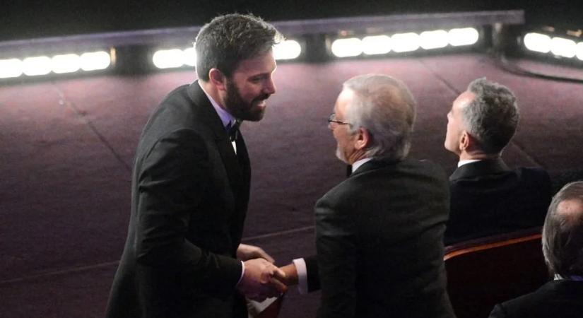Elég kínos: Steven Spielberg ezért nem állt szóba évekig Ben Affleck-kel