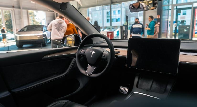 Már legalább tizenöt ember haláláért felelhet a Tesla elektromos ajtónyitója
