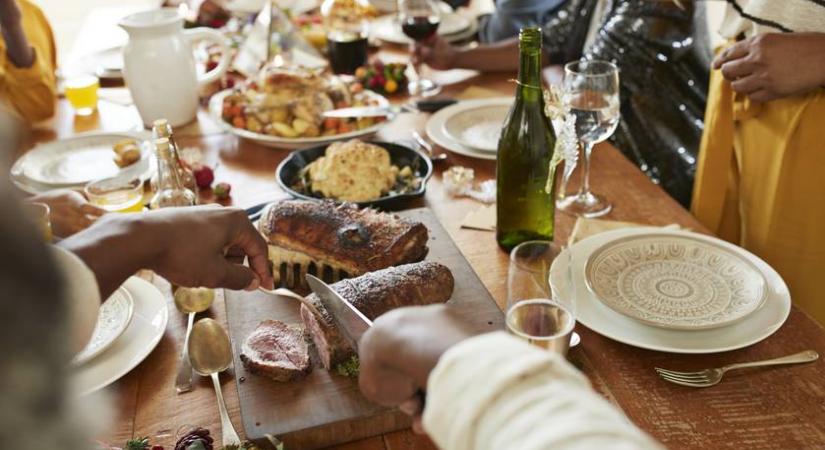 5 brutálisan káros mondat, ami az ünnepi asztalnál elhangozhat - A testszégyenítés karácsonykor sem oké