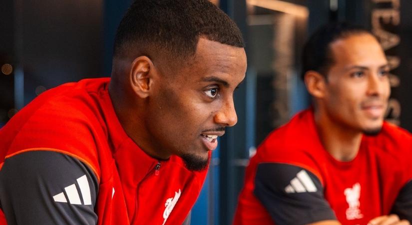 Mo Szalah a tenyerét dörzsöli, ezt a csatárt igazolhatja Alexander Isak helyére a Liverpool