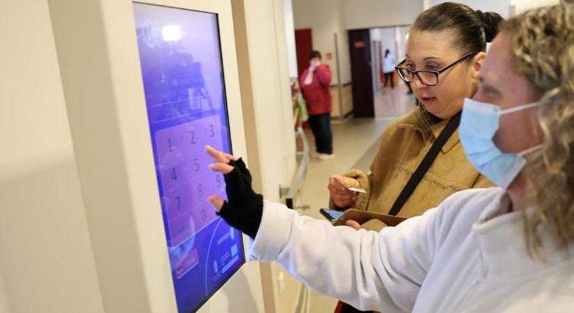 Agyköd és mellkasi fájdalom: karácsonykor is felléphetnek a rémisztő tünetek, s mindezt a Covid okozza