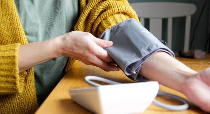 Egy hibát rengetegen elkövetnek vérnyomásmérés közben – egészségük múlhat rajta