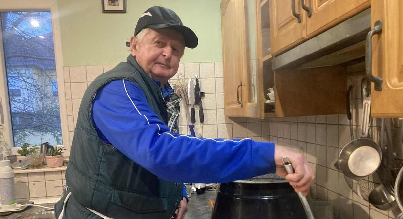 A bajai halászlé diadala Tihanyban: Göldner Tibor a legmagasabb pontszámmal nyerte el az aranyat és a vándorserleget – videó