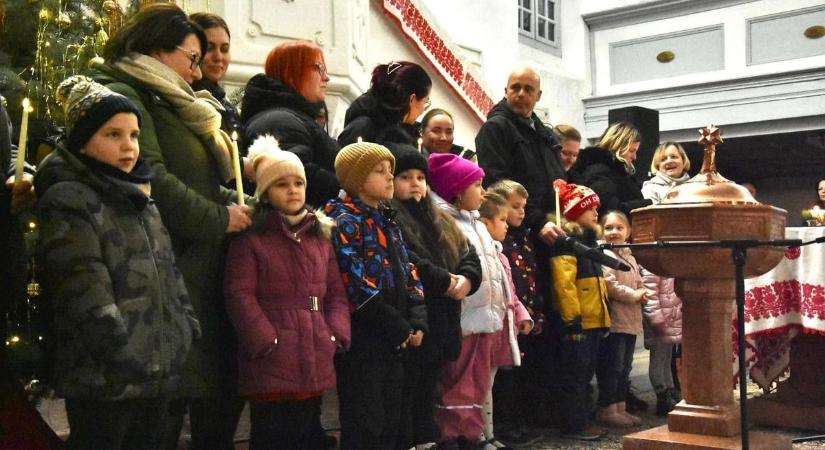 Ünnepi hangulatban telt a Mindenki Karácsonya rendezvény Balatonkenesén (galéria)