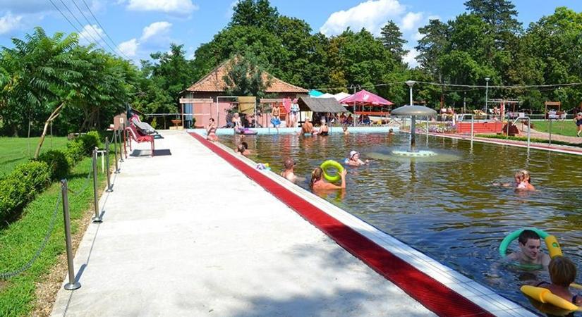 Egy sikertelen kőolajfúrás tette gazdaggá a falut, ahová egy egész ország vágyik