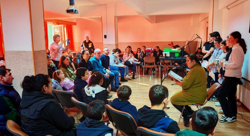 Személyre szabott segítség és karácsonyi örömök az Act for Children Nappali Központban