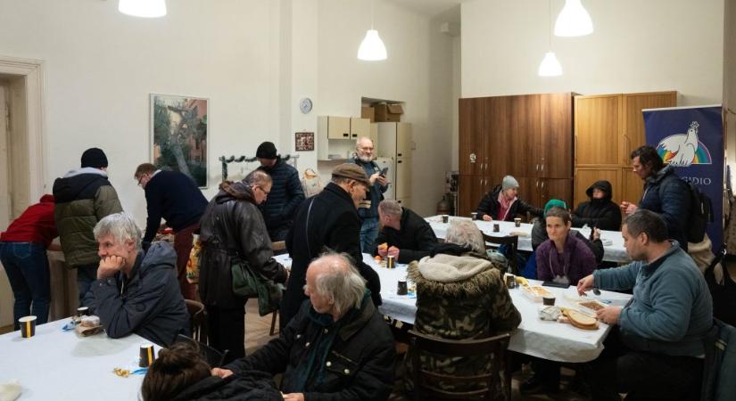 „Nem fogom letagadni, kukából éltem. De most, hogy befogadott ez a közösség, így jobb” – ahol a legszegényebbek is barátokká válnak