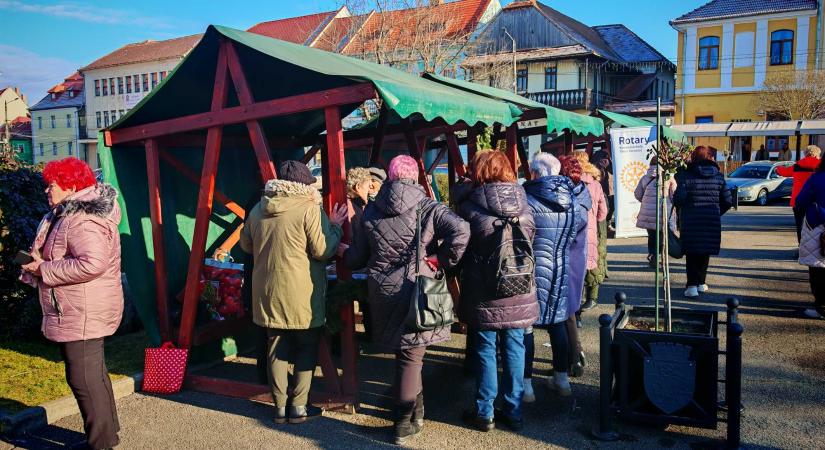 Karácsonyi összefogás Kézdivásárhelyen: töltött káposztát osztottak a rászorulóknak