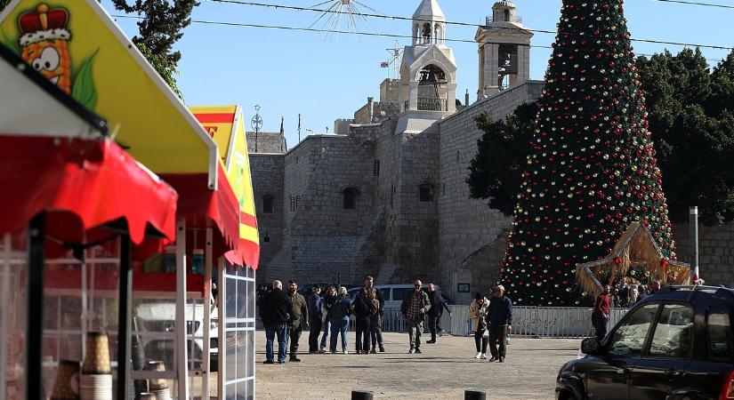 Két év háború után újra fény gyúl Betlehemben: visszatérnek a zarándokok Jézus szülővárosába