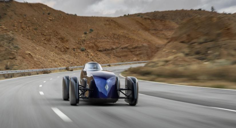 1000 km feletti hatótáv autópálya-tempóban: nagyot ment a Renault villanyautója