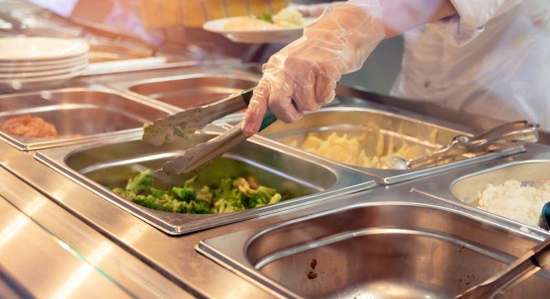 Zilah: elektronikus étkezési utalványokat kapnak a rászoruló családok