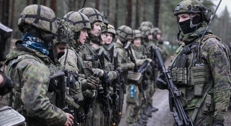 Egymillió fős hadsereg felállítására készül Oroszország NATO-szomszédja, az időseket is felfegyverzik