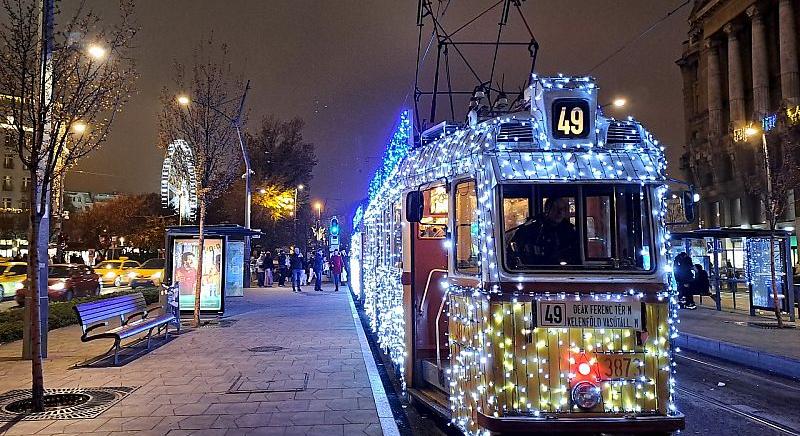 Ünnepi fénybe öltözött járművek karácsonyra!