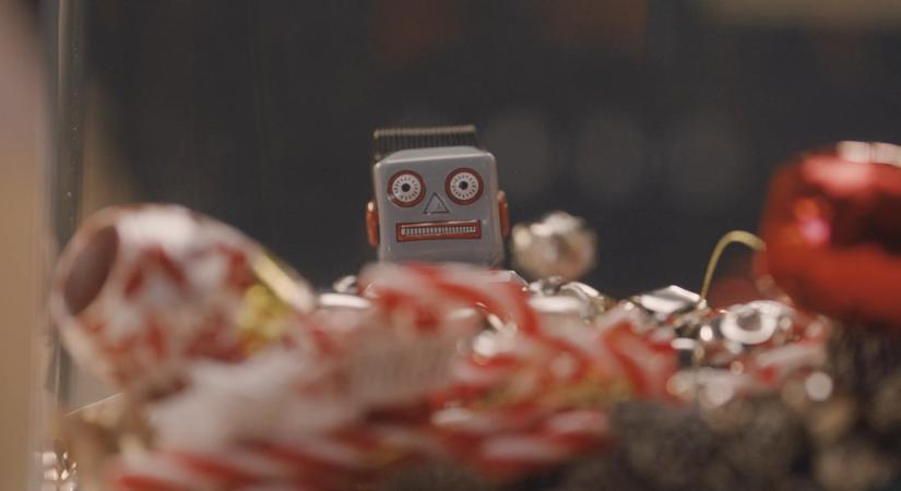 Igazából szerelem 2.0: robot vette át Rowan Atkinson szerepét – videó