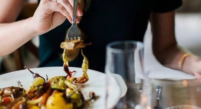 Kiderült, hogy mennyi borravalót adtak a hazai vendéglátóhelyeken idén