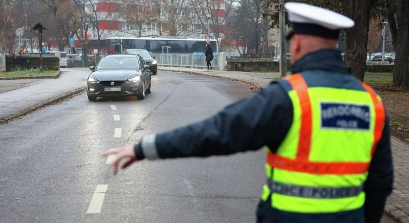 Büntetés jár azért, ha nincs vészvillogó az autóban