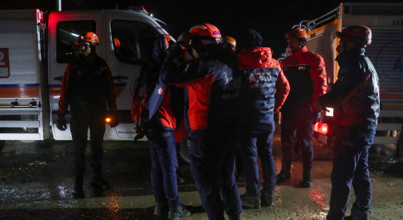 Megtalálták a fekete dobozt, kiderülhet, mi okozta a líbiai vezérkari főnök gépének lezuhanását