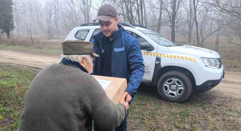 A külterületen élőket ajándékozták meg a balotaszállási polgárőrök