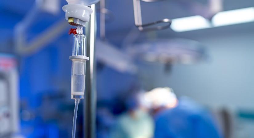 5 órán át feküdt egy nő a kórház sürgősségi osztályának padlóján, miközben a személyzet elsétált mellette