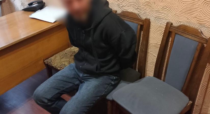 Volócon letartóztatták a családon belüli erőszakot elkövető férfit, aki bántalmazta feleségét és a rendőrökre is rátámadt