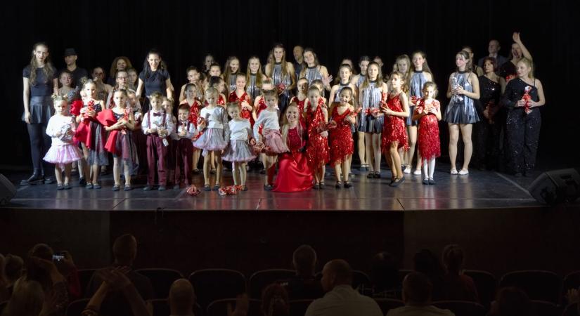 Ez a táncgála mindent vitt! Telt házas sikert aratott a zalai táncstúdió bemutatója