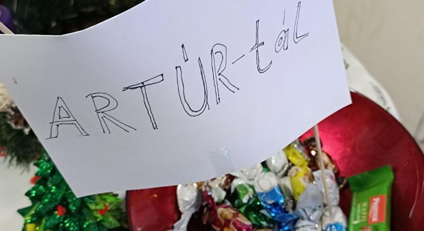 Megérkezett a Jézuska a József Attila utcába!