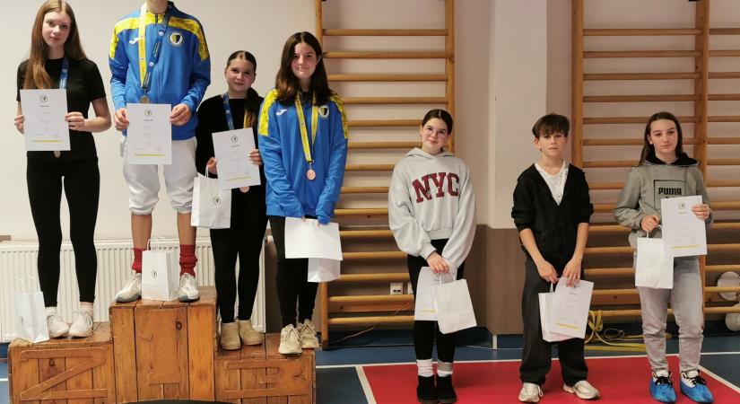 Szépen helytálltak a Csomorkány SE vívói az év végi versenyeken