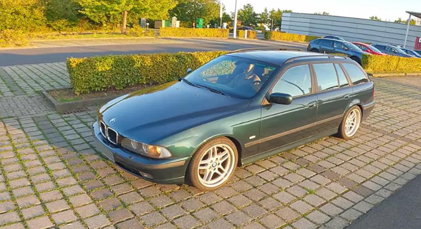 Ez még „igazi” BMW volt? V8 motoros E39 az Autobahnon!