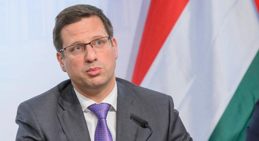 Megszakította Kormányinfót egy kemény jelent, ilyen tévében élő adásban még nem hangzott el