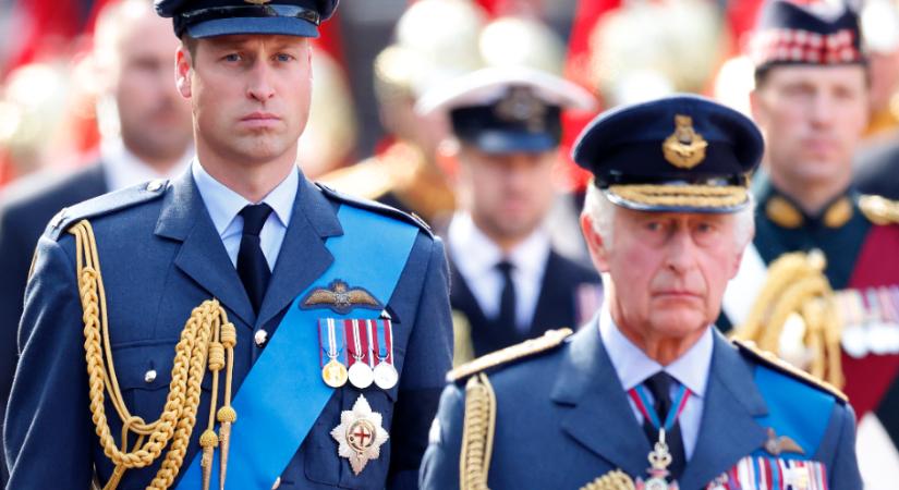 Kiderült: Károly királynak esze ágában sincs átadni a trónt Vilmos hercegnek