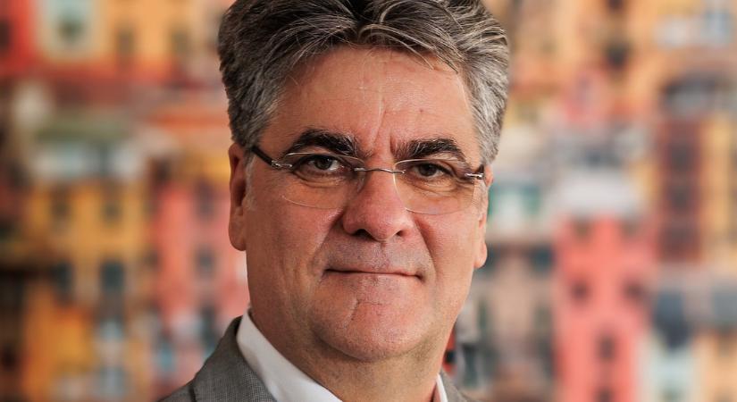 Akik az ajándékok ruháját gyártják – Interjú Szakál Jánossal