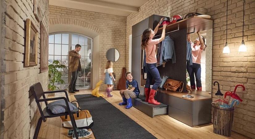 Rejtett tárolók és praktikus fellépők: kompakt megoldások