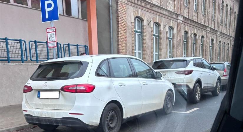 Egy kis morgást is kiváltott az ingyenes parkolás, nem mindenki örül a kedvezménynek